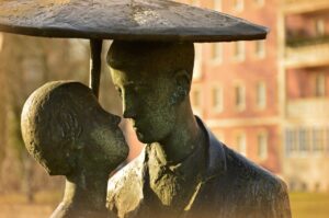 reato di violenza sessuale consenso assoluzione