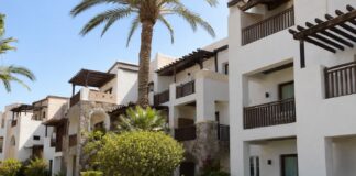 Complesso turistico-alberghiero suddiviso in unità immobiliari autonome